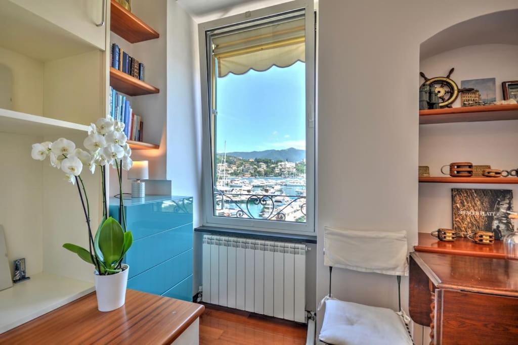 Апартаменты La Nicchia Sul Porto-seaview, Walking To The